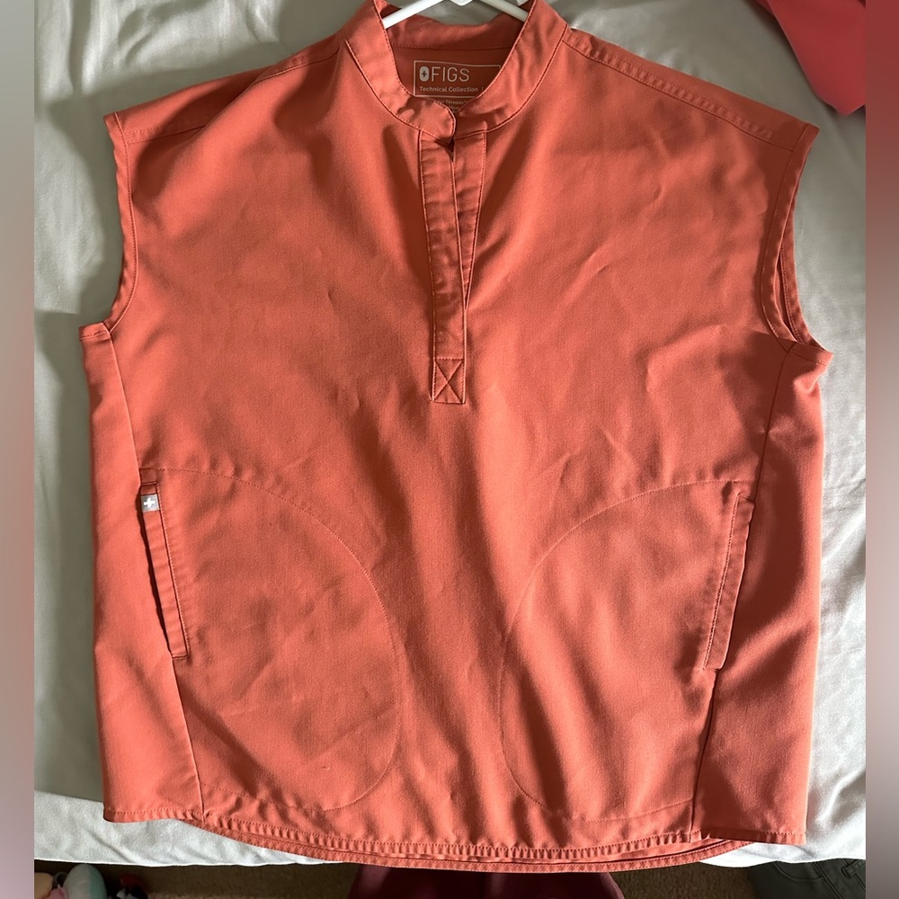 Small FIGS scrub top in pastel orange